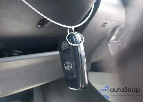 2020 Toyota Camry Xle z USA, uszkodzony, nr VIN 4T1F11AKXLU998261